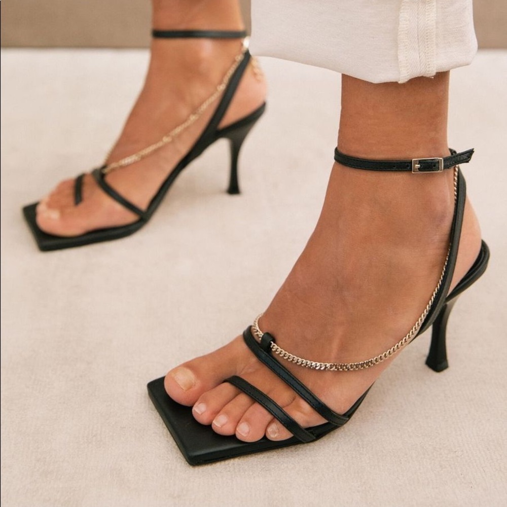 Alohas Chain Heels
